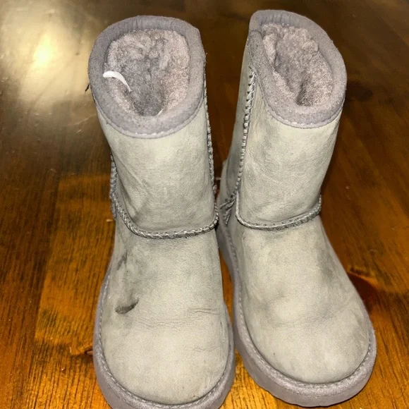 Toddler Ugg Boots - Picture 2 of 4
